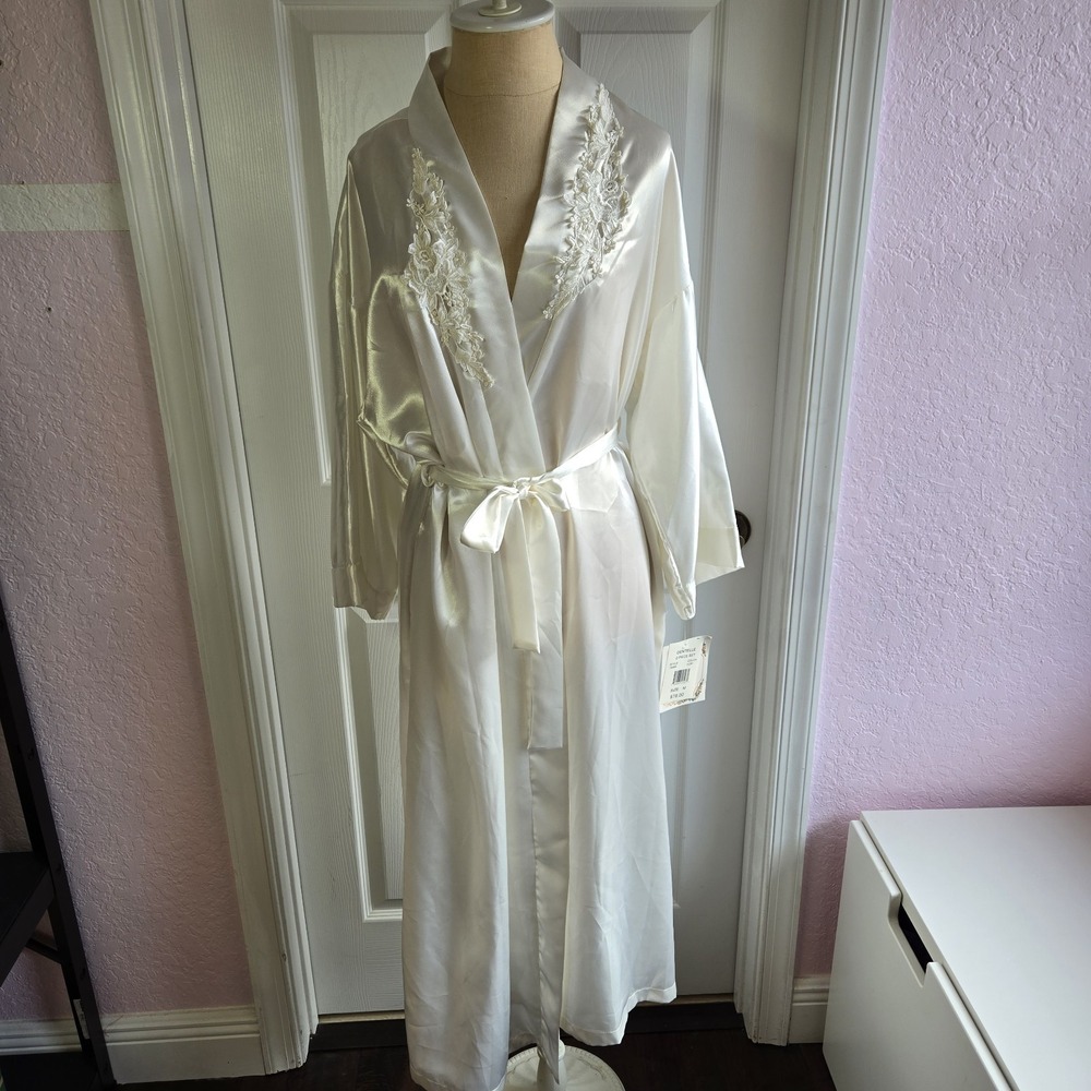 Dentelle Vintage Ivory Satin And Lace Long Robe‎ Women's Size M Lingerie New USA